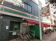 ローソンストア100新宿百人町4丁目店 399m