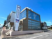 水戸信用金庫のある周辺には様々なお店があり、にぎやかな通りです