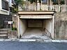 駐車場：雨に濡れないボックスガレージ付