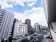 バルコニーからの眺望です。周囲の街並みが見渡せて綺麗ですね♪