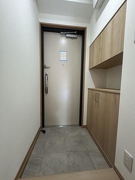 シューズボックス付きなので付きなので玄関をきれいに保てます☆靴が多い方も収納場所には困りません☆