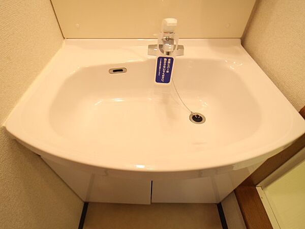 画像4:コンパクトで使いやすい洗面所