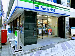 【コンビニエンスストア】ファミリーマート 大伝馬町店まで102ｍ