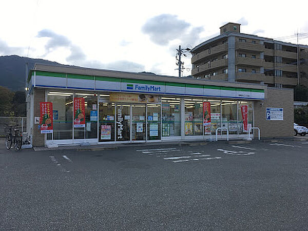 画像24:【コンビニエンスストア】ファミリーマート 福岡南片江三丁目店まで160ｍ