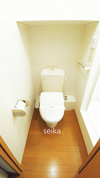 画像11:同タイプ室内　バストイレ別。温水洗浄便座付き