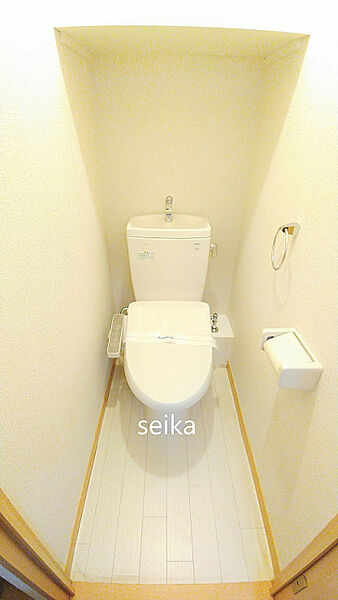 画像10:同タイプ室内　バストイレ別。温水洗浄便座付き