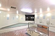 大浴場；営業時間 【トップシーズン】毎日15:00～24:00 【オフシーズン】 金・土・日・連休となる祝日 15:00～24:00
