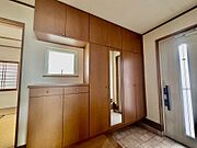 大容量の下駄箱にうれしい鏡付です♪