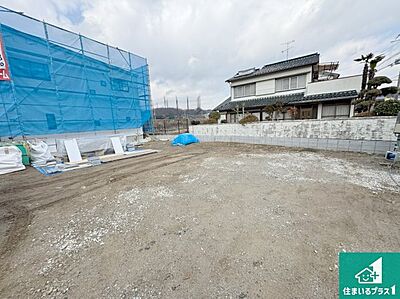 外観：周辺は落ち着いた街並みの住宅地！子育てがしやすい住環境です！まだ未完成ですが、現地でしかわからない事もございます。是非一度ご覧ください。