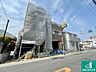 外観：周辺は落ち着いた街並みの住宅地！子育てがしやすい住環境です！まだ未完成ですが、現地でしかわからない事もございます。是非一度ご覧ください。