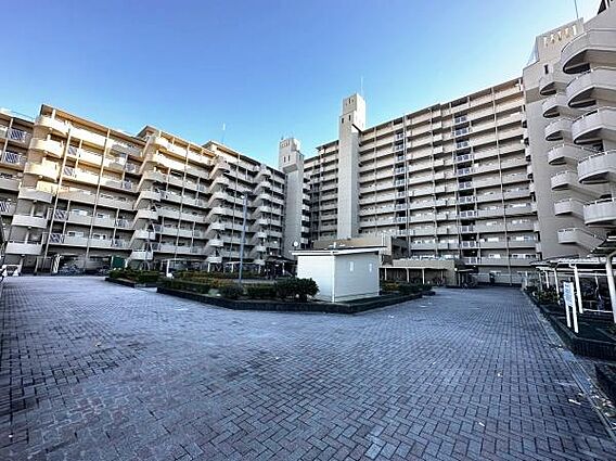 マンション外観...