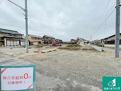 外観：周辺は落ち着いた街並みの住宅地！子育てがしやすい住環境です！まだ未完成ですが、現地でしかわからない事もございます。是非一度ご覧ください。