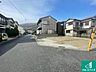 外観：周辺は落ち着いた街並みの住宅地！子育てがしやすい住環境です！まだ未完成ですが、現地でしかわからない事もございます。是非一度ご覧ください。