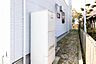 その他：敷地内に5.85kWの太陽光発電を搭載。本体保証15年・出力保証30年で、長く安心して使えます。
