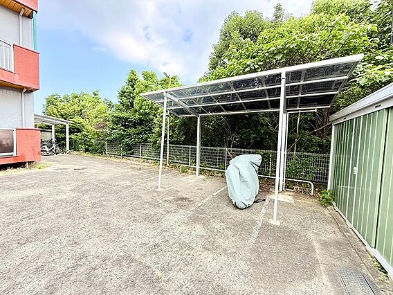 屋根付き駐輪場...