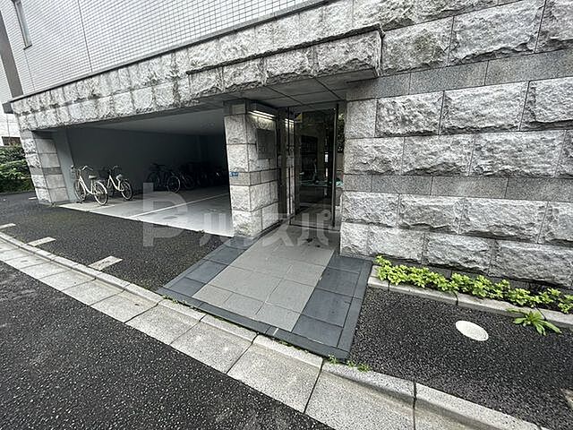 6 / 11