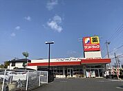 サンドラッグ西枇杷島店営業時間9時30～21時30　日用品や食料品も取り扱っている。カウンセリング化粧品が35％引き・ポイント15倍。クレジットカード・電子マネー・スマホ決済利用可 690m