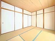押入れ収納でお部屋の整理整頓も簡単。物がすっきり収まり、毎日の暮らしにゆとりと快適さをプラスします。
