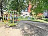 周辺：【裏塩公園】住宅街にある身近で使いやすい公園。広場と遊具があり、お子さまの遊び場やちょっとした休憩に便利です。近所で気軽にリフレッシュできる憩いのスポットです。 1150m