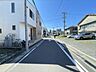 その他：幅員約5.4mの前面道路です。車がすれ違うのに安心な道幅です。道幅が広すぎると交通量が増えてしまうのも心配ですので、これぐらいが理想的な道幅なのかもしれませんね。