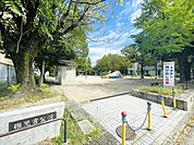 【稚児宮公園】遊具が豊富な公園です。トイレも完備。自然が豊かで、木漏れ日の中で遊ぶことが出来ます。 320m