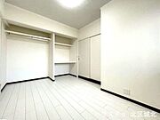 【5.1畳洋室】自分専用の場所があるのでリビングダイニングに自分のものを置きっぱなしにすることもなくなります。