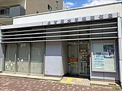 【大曽根郵便局】駐車場2台あり、一部キャッシュレス決済可●郵便窓口●平日9～17時●貯金・保険窓口●平日9～16時●ATM●平日9～17時半/土日9～17時 600m