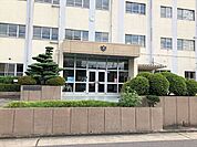 【名古屋市立若葉中学校】「誠－規律・勤勉・自主・友愛・協調－」を教育目標に掲げています。 540m