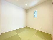 柔らかであたたかな感触の畳はほどよく湿気を吸ってくれるので、直接肌に触れても快適です。お昼寝の場所にも最適です。
