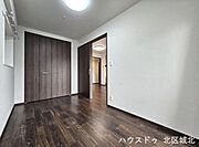 【6帖洋室】クローゼット付きお部屋。季節物の整理に便利で、使い勝手の良い洋室収納です。