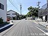 その他：南側幅員約6.5ｍの前面道路です。引っ越しトラックなど大きな車も余裕をもって通行することができます。