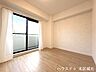 洋室：【5.1帖洋室】大きな窓からたっぷりの日差しが入り、明るいお部屋になっています。