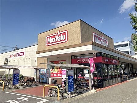 【マックスバリュー 若葉通店】コピー機や証明写真機、資源回収コーナー等があります。●営業時間：24時間営業●駐車場：25台完備 850m
