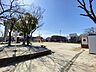 周辺：片町公園　最寄り駅は丸ノ内駅です。遊具もありますが、広々としているのでめいっぱい走り回ることもできそうですね。 120m