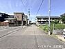 その他：【西側前面道路】引っ越しトラックなど大きな車も余裕をもって通行することができます。