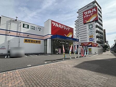 【ツルハドラッグ浅間町店】医薬品・化粧品・日用品・食品まで揃う便利なドラッグストア。駅近で立ち寄りやすく、ポイントサービスも充実。急な買い足しや日常使いにも重宝する生活密着型の店舗です。 1280m