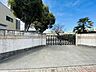 周辺：【上名古屋小学校】教育目標：進んで取り組む子。学校努力点：根拠をもった「やってみたい」を見付けよう！「個人の思いや成長段階に合わせた児童の自己選択・決定を促す導入活動の工夫」 200m