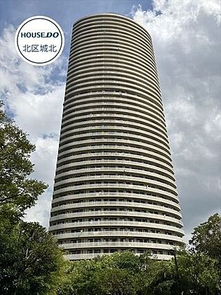43階建てのタ...