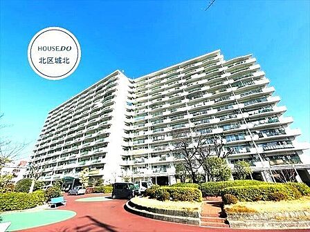 14階建てのマンションです。名鉄瀬戸線/矢田駅まで徒歩約12分、JR中央本線/大曽根駅まで徒歩約13分、名古屋市営バス「山田」停まで徒歩5分の距離に立地です。