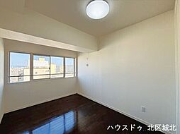 ファミリアーレ西味鋺　洋室