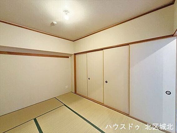 6帖和室：畳は...