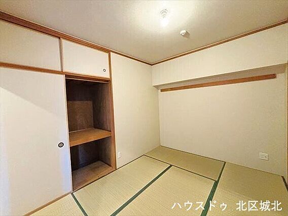6帖和室：お布...