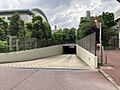地下駐車場入り...
