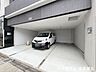駐車場：車の出し入れがしやすい平面駐車場です。