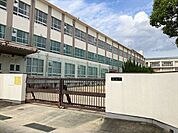 【名古屋市立楠中学校】「強く、正しく、清らかに」を校訓に掲げています。 890m