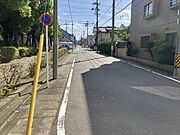 西側前面道路です。
