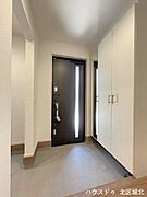 シューズBOXのある広々とした玄関です！土間収納もあるのでスッキリと片付いた空間になりそうですね。