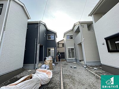 外観：周辺は落ち着いた街並みの住宅地！子育てがしやすい住環境です！まだ未完成ですが、現地でしかわからない事もございます。是非一度ご覧ください。