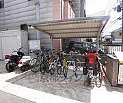 屋根付き駐輪場です。