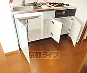 下段にも収納あります